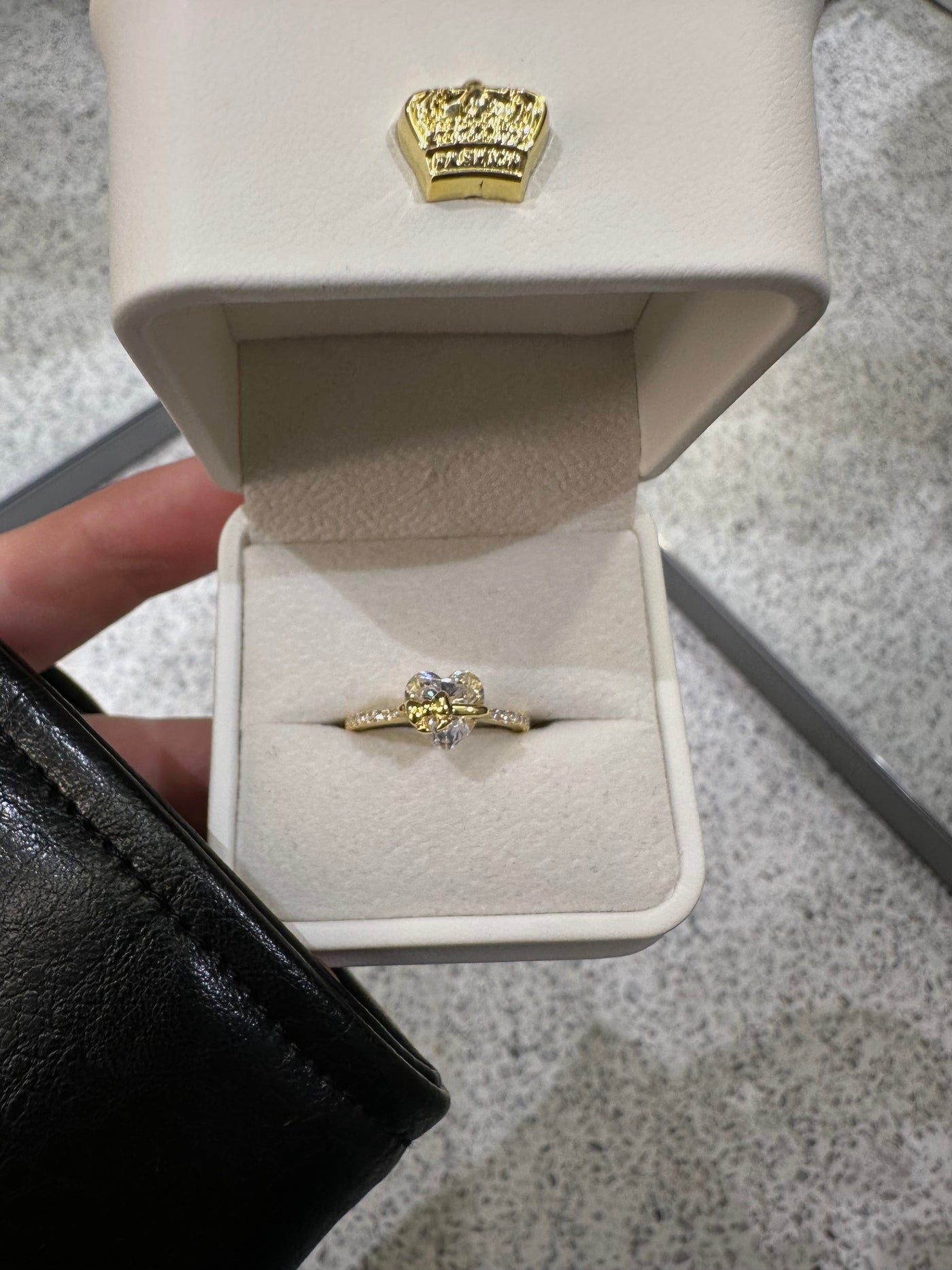 GOLD ‘’HEART BOW” RING