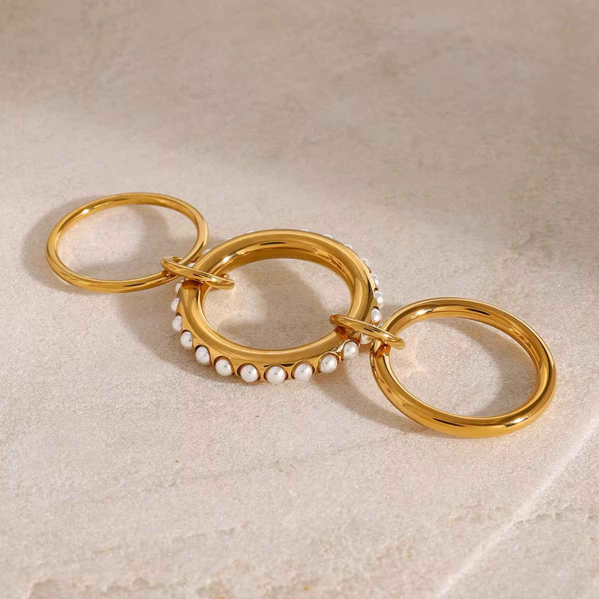 CONNECTION Triple Pearl Ring