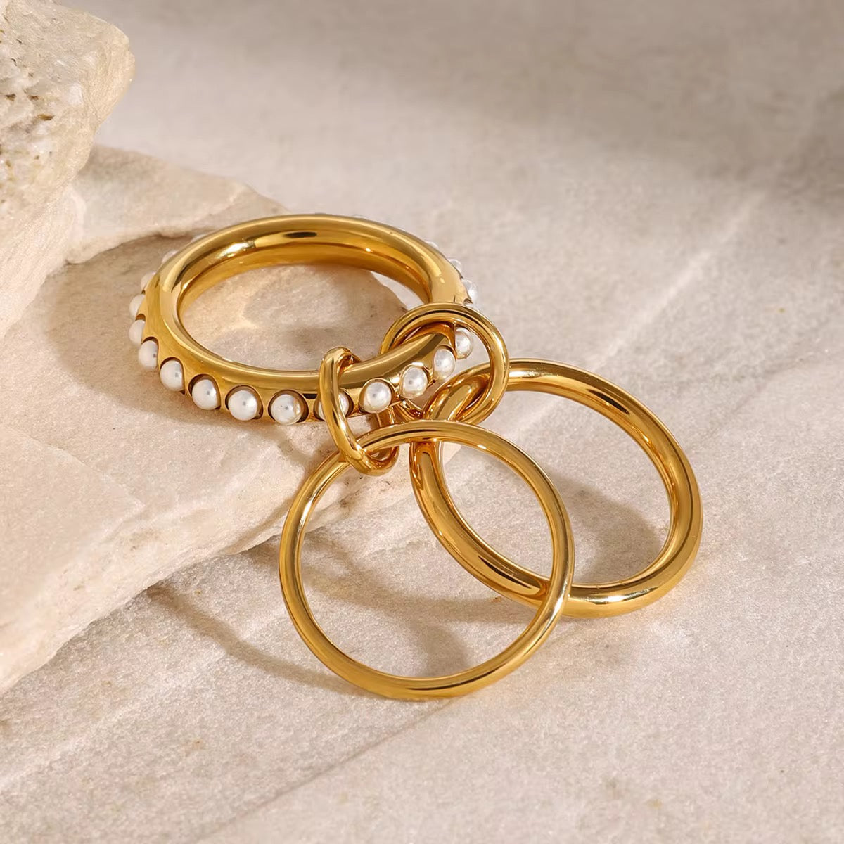 CONNECTION Triple Pearl Ring