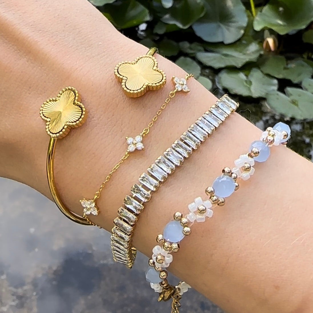 Dainty Flower Bead Bracelet