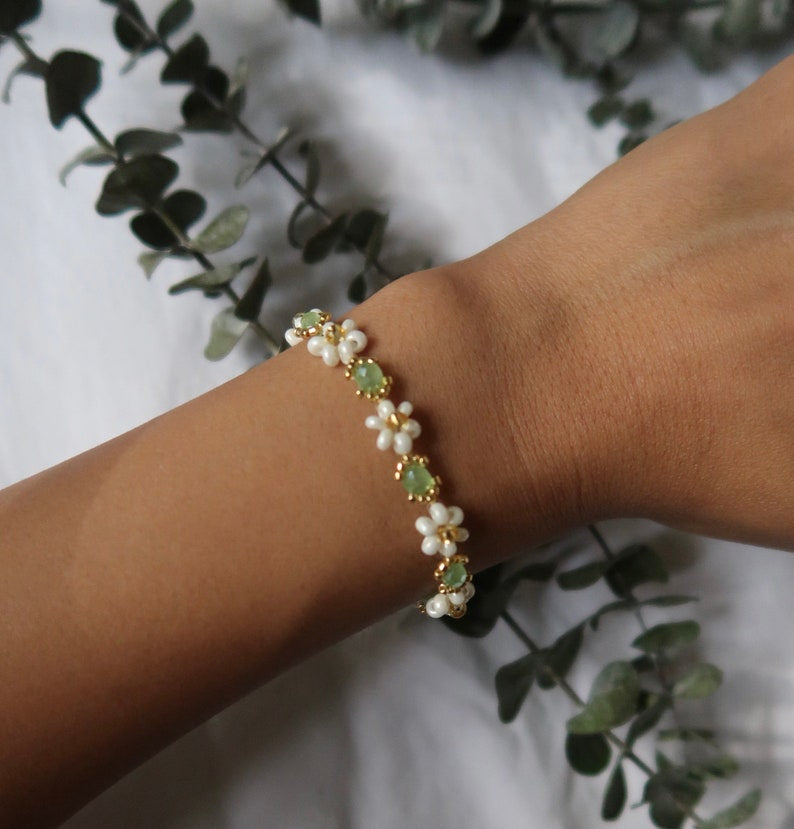 Dainty Flower Bead Bracelet