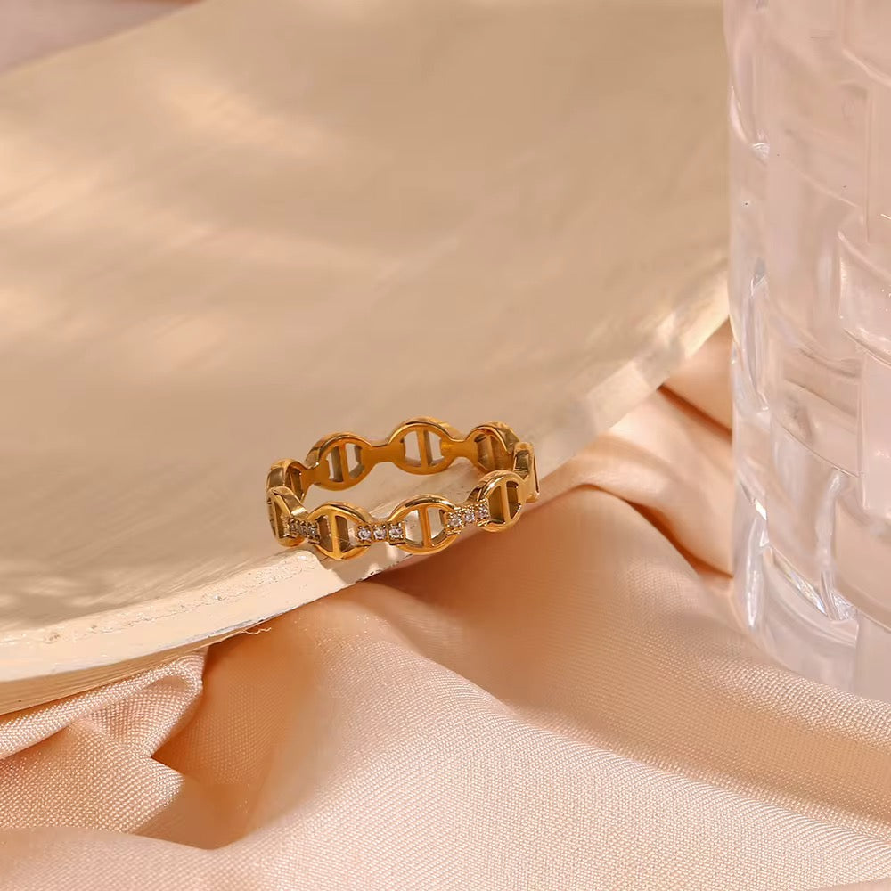 Elevated Chain Link Ring