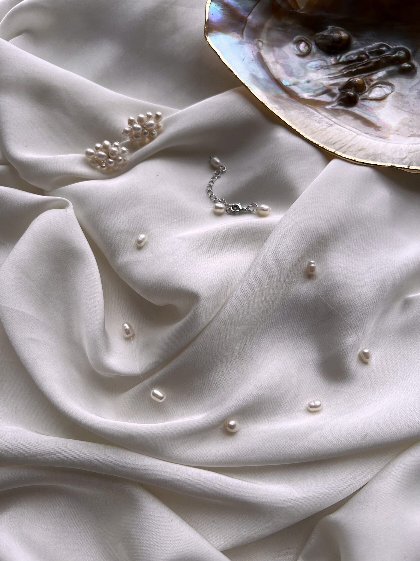 Floating Pearls Necklace