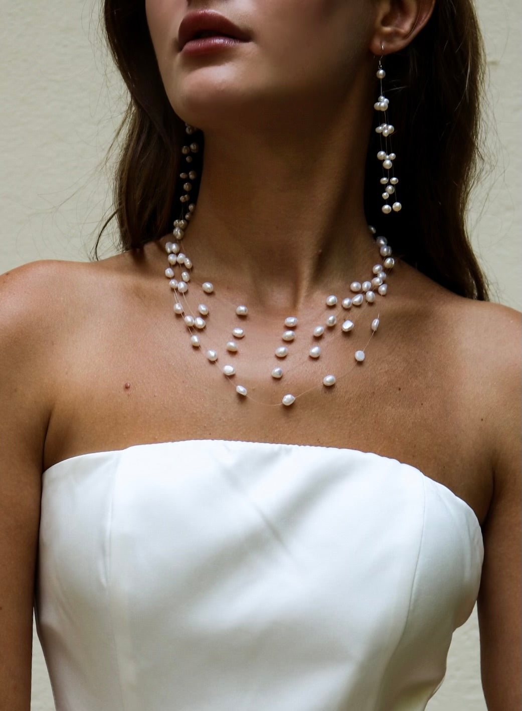 Invisible Effect Layered Pearls Necklace