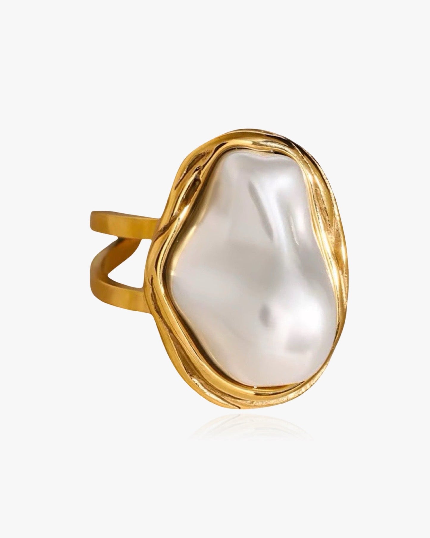 Molten Statement Pearl Ring