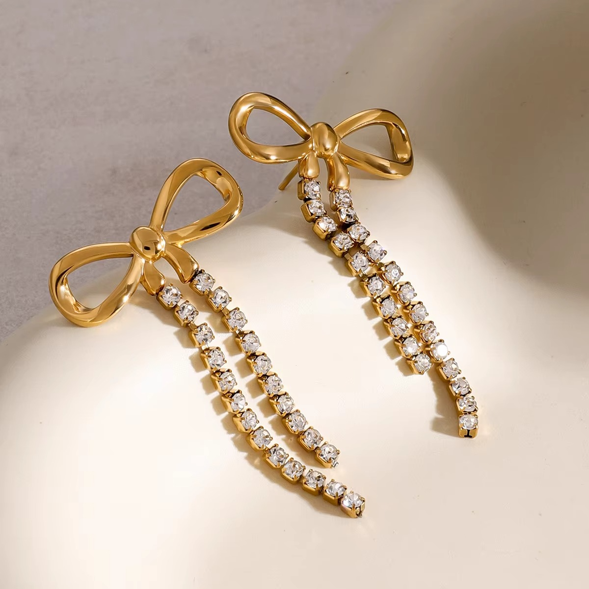 Bow Dazzling Earring