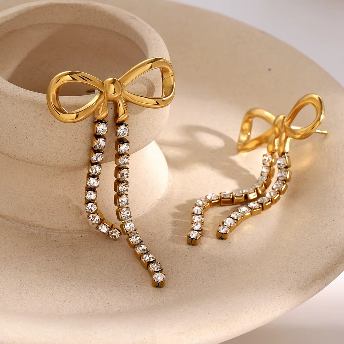Bow Dazzling Earring