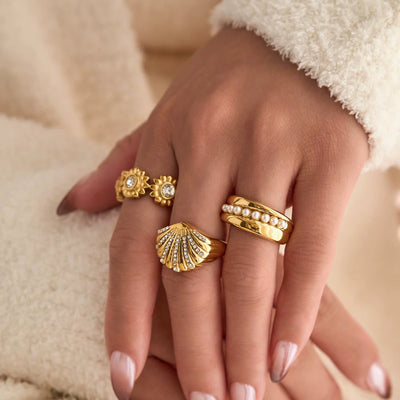 Shell Diamante Ring