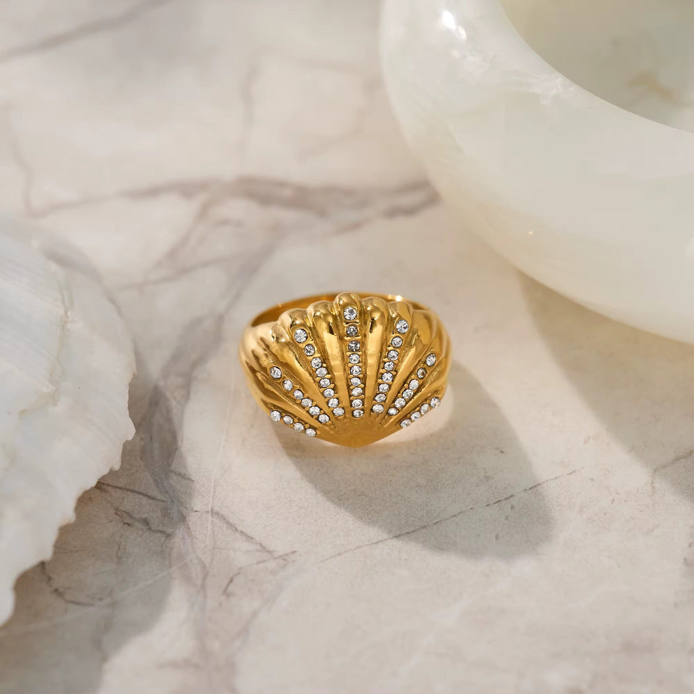Shell Diamante Ring